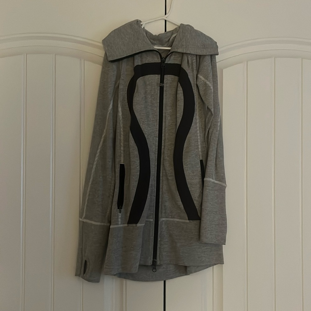 Women’s size 4 lululemon zip up